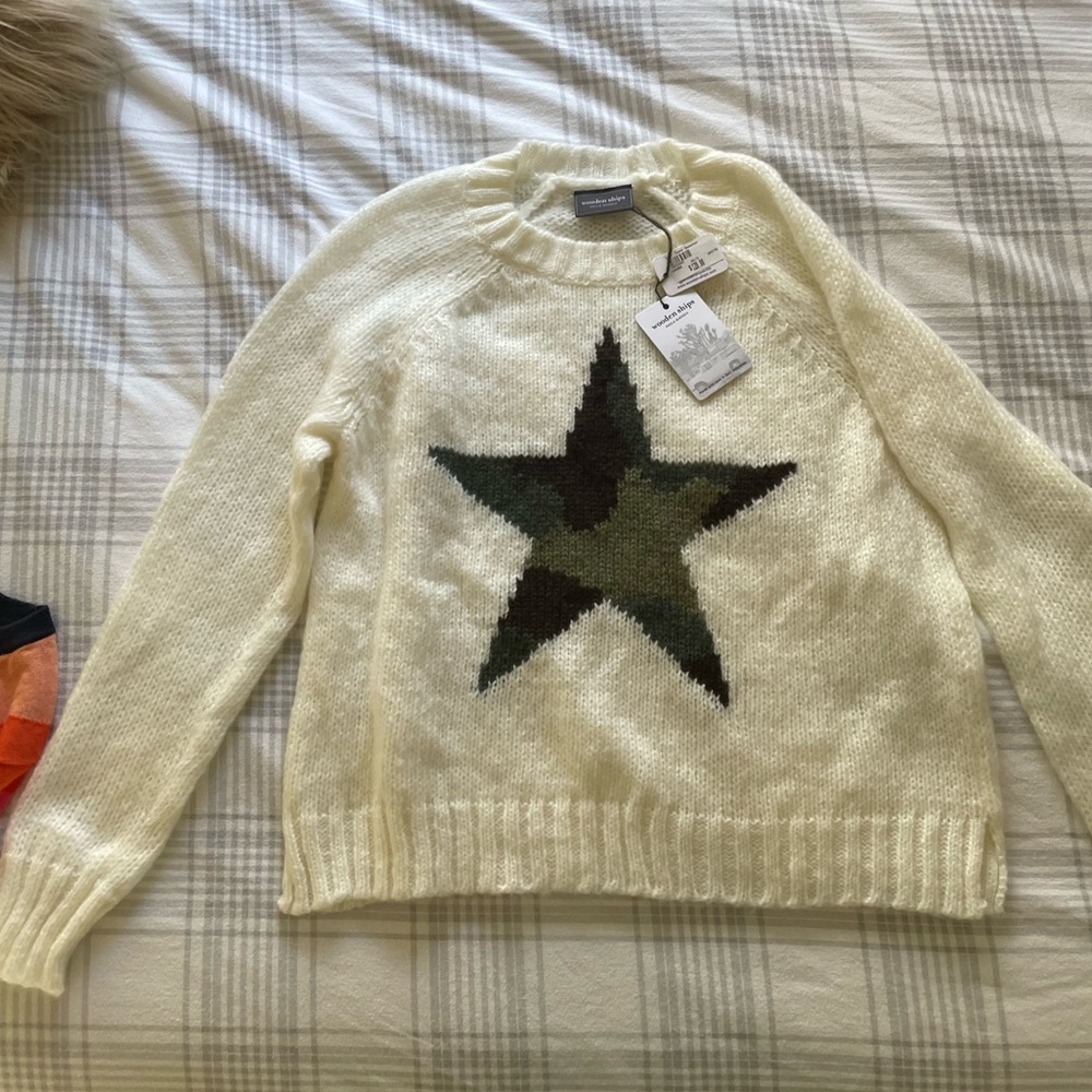 Wooden Ships Cream Sweater with Green Star. Kids XS